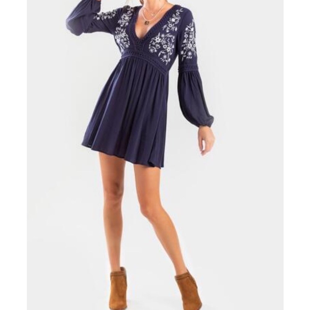 Francesca's Collection IRINE EMBROIDERED SHIXXS NWT blue long sleeve boho dress - Picture 2 of 7